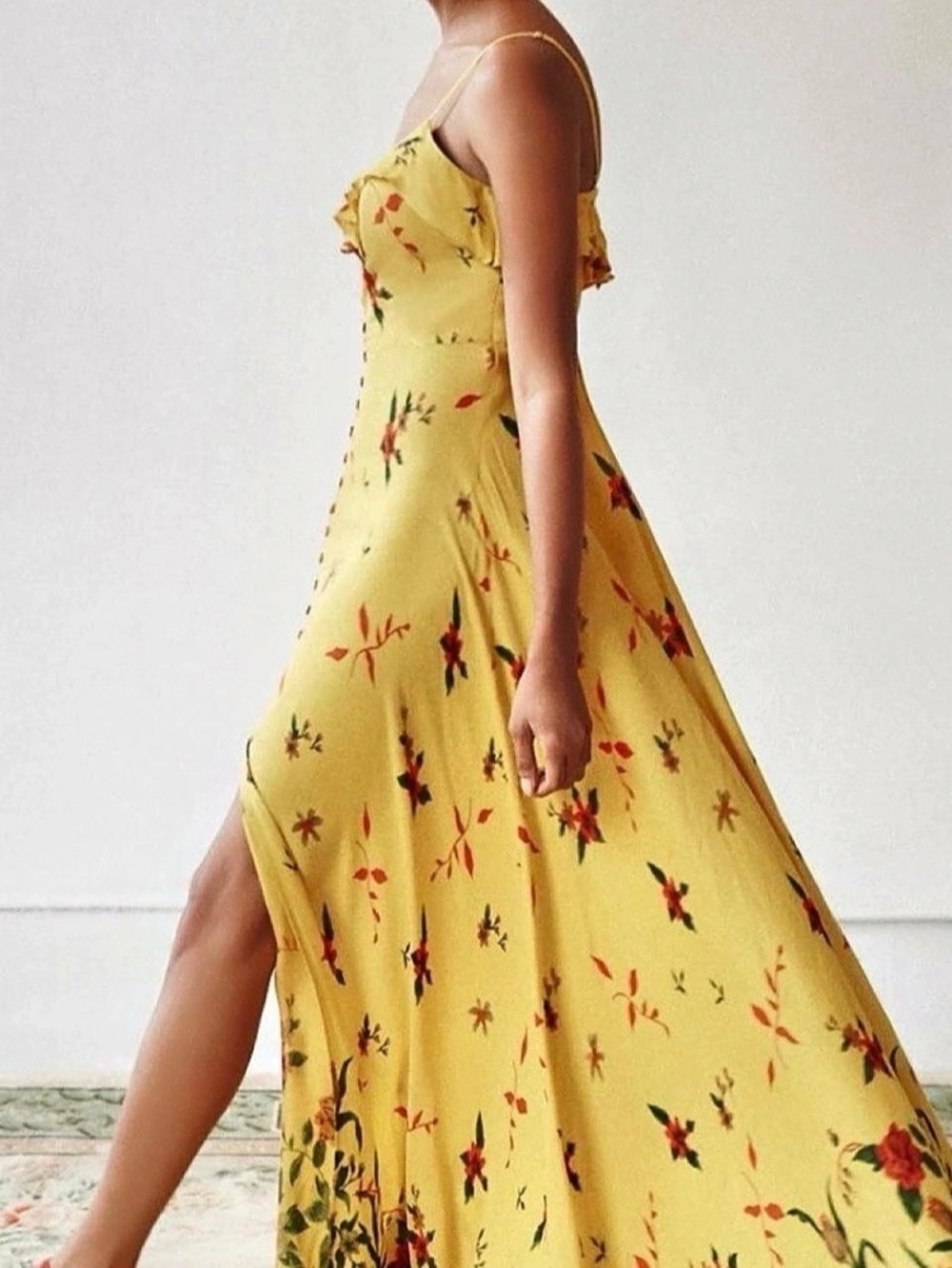 Kimchi Blue
Dress Floral Maxi Dress in Yellow Like New